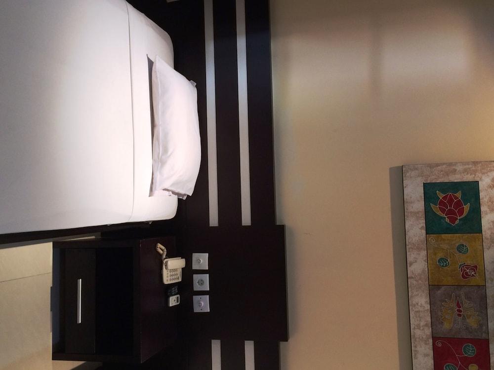 Sri Ratu Hotel ليجيان المظهر الخارجي الصورة