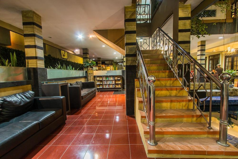 Sri Ratu Hotel ليجيان المظهر الخارجي الصورة