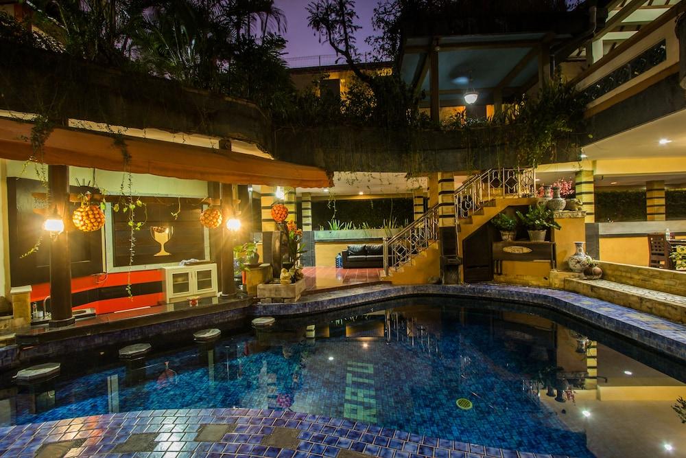Sri Ratu Hotel ليجيان المظهر الخارجي الصورة