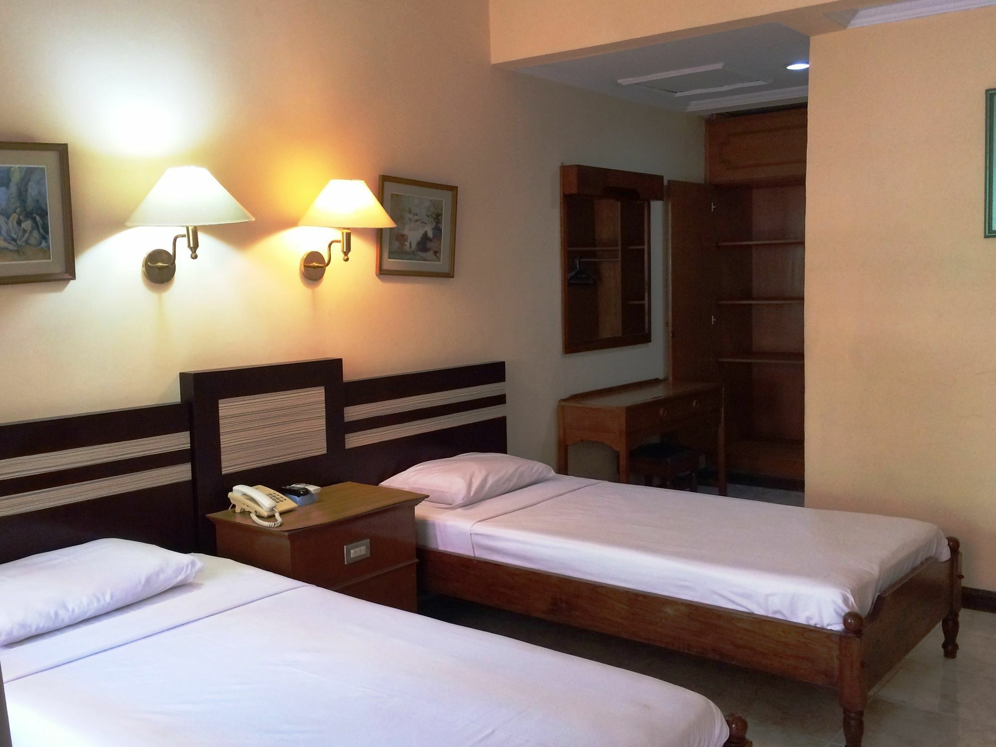 Sri Ratu Hotel ليجيان المظهر الخارجي الصورة
