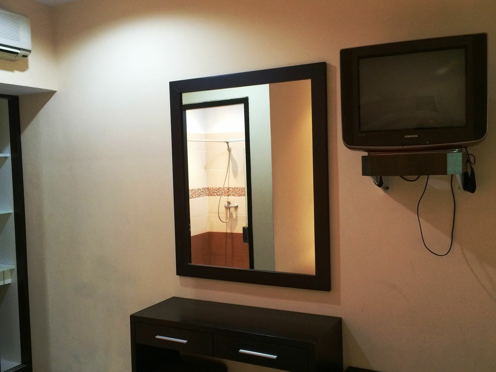 Sri Ratu Hotel ليجيان المظهر الخارجي الصورة